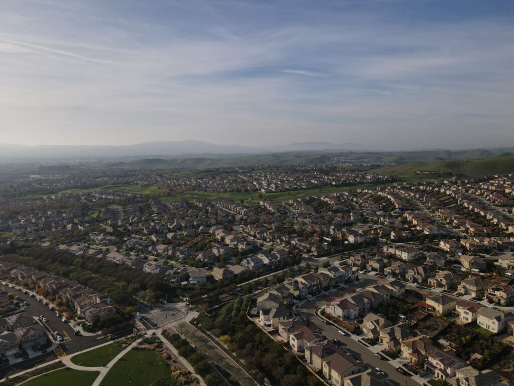 La Cañada Flintridge Neighborhood rising toward the foothills in La Cañada Flintridge